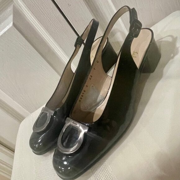 SALVATORE FERRAGAMO PUMPS BLACK PATENT LEATHER MADE IN ITALY PREPPY CHIC Sz 7 - Picture 14 of 16